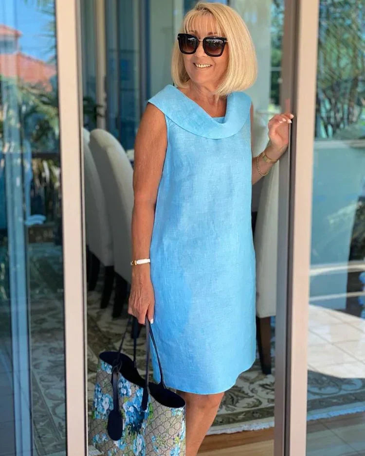 Ava – Sleeveless shift dress with round neckline