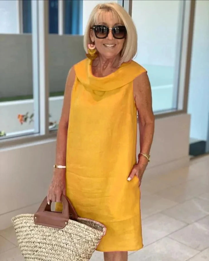 Ava – Sleeveless shift dress with round neckline