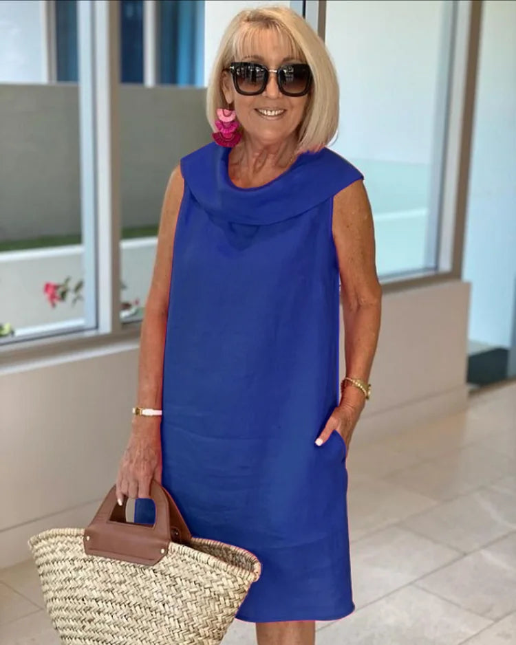 Ava – Sleeveless shift dress with round neckline