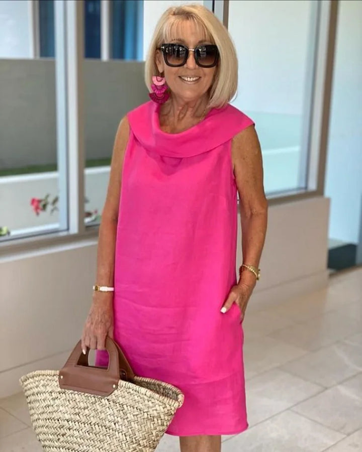 Ava – Sleeveless shift dress with round neckline