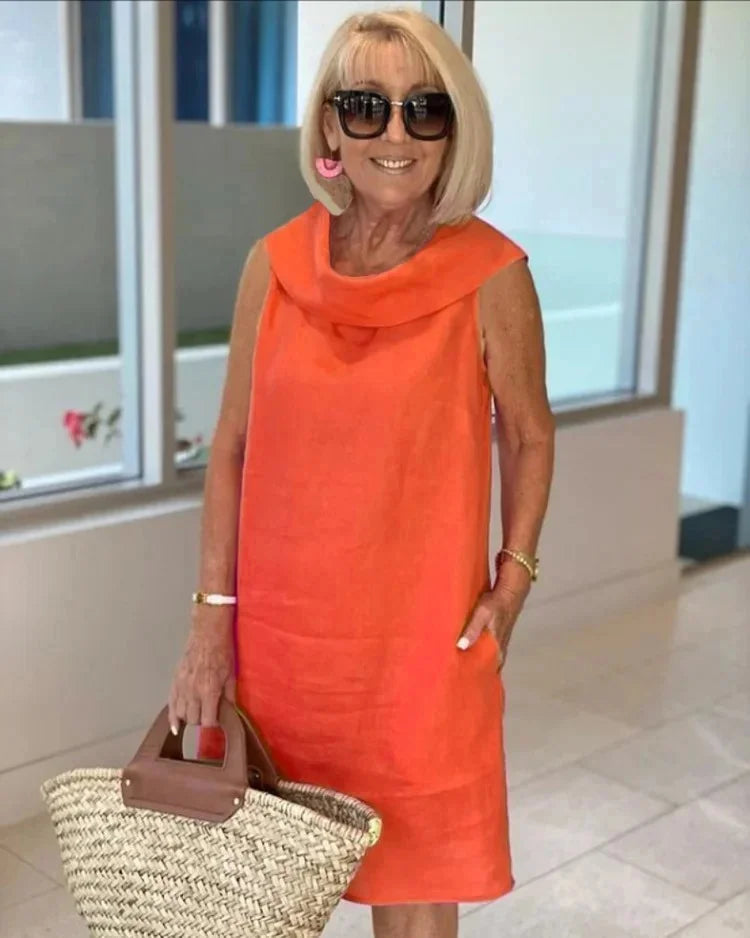 Ava – Sleeveless shift dress with round neckline